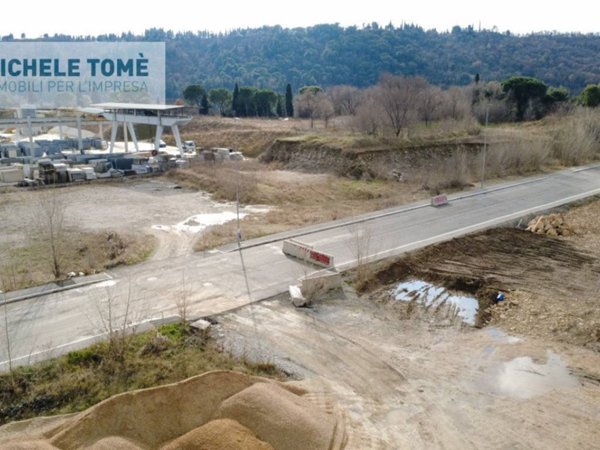 locale commerciale in vendita a Cavaion Veronese