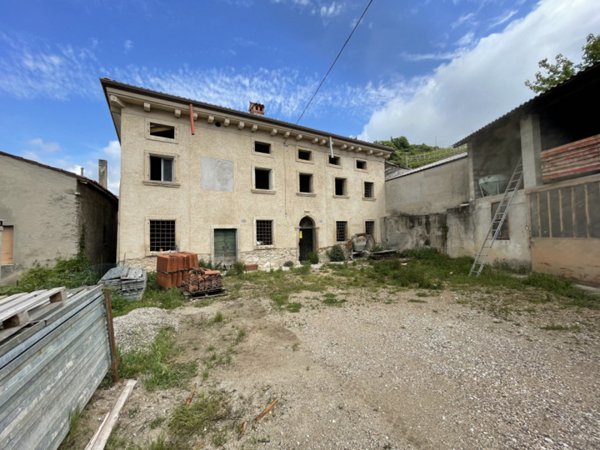 casa indipendente in vendita a Cazzano di Tramigna