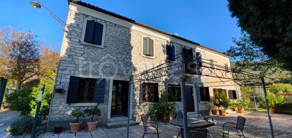 casa indipendente in vendita a Cazzano di Tramigna