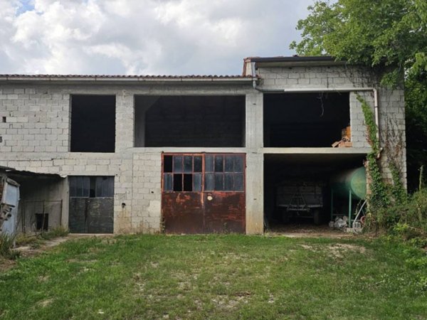 terreno agricolo in vendita a Cazzano di Tramigna
