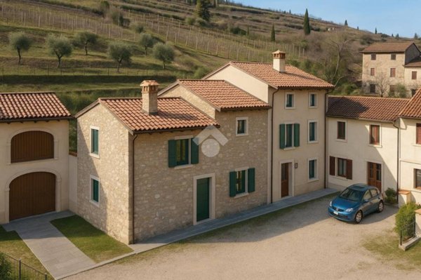 casa indipendente in vendita a Cazzano di Tramigna