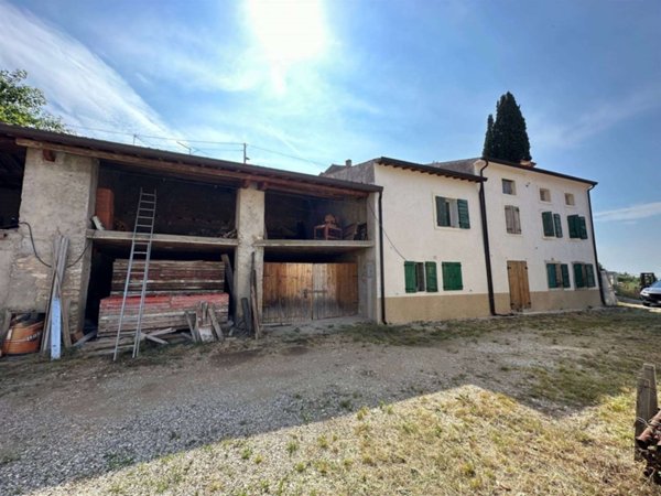 casa indipendente in vendita a Cazzano di Tramigna in zona Campiano