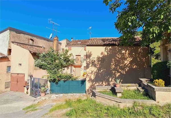 casa indipendente in vendita a Cazzano di Tramigna