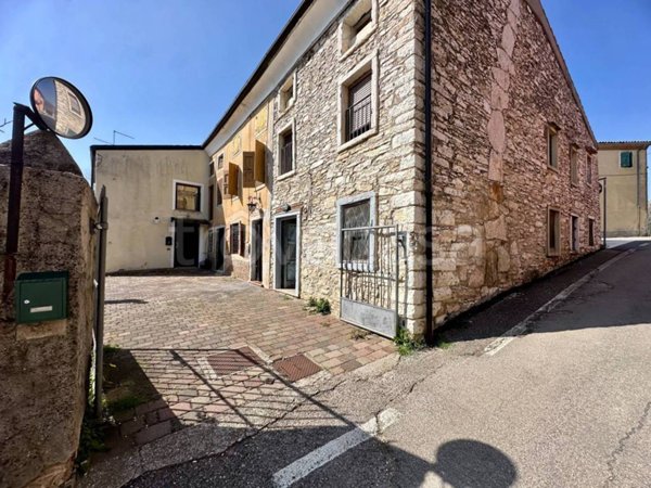 appartamento in vendita a Cazzano di Tramigna in zona Campiano