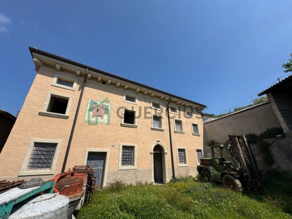 casa indipendente in vendita a Cazzano di Tramigna in zona Campiano