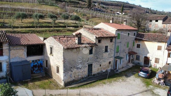 casa indipendente in vendita a Cazzano di Tramigna