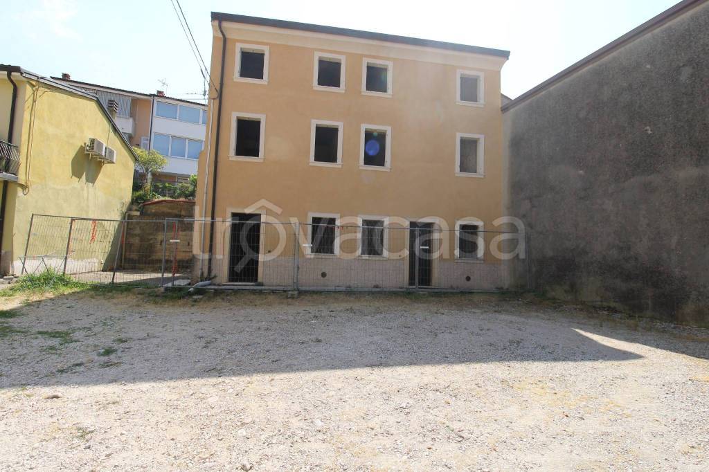 casa indipendente in vendita a Cazzano di Tramigna