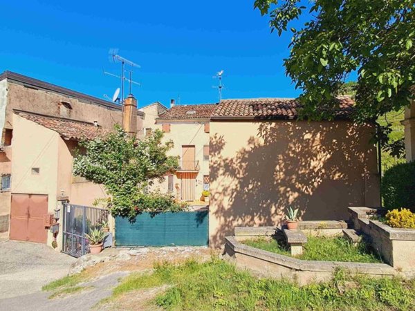 casa indipendente in vendita a Cazzano di Tramigna