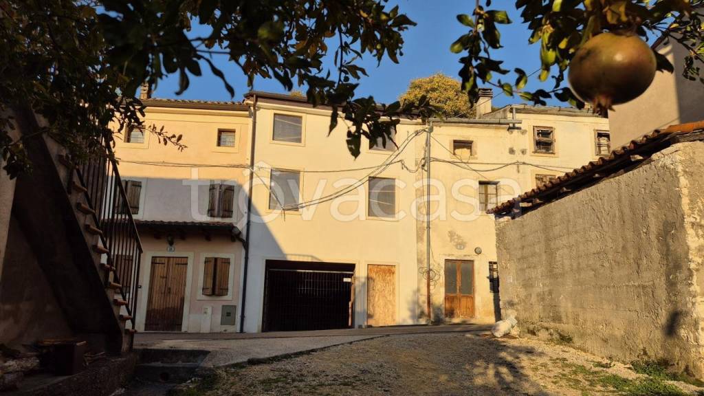 casa indipendente in vendita a Cazzano di Tramigna