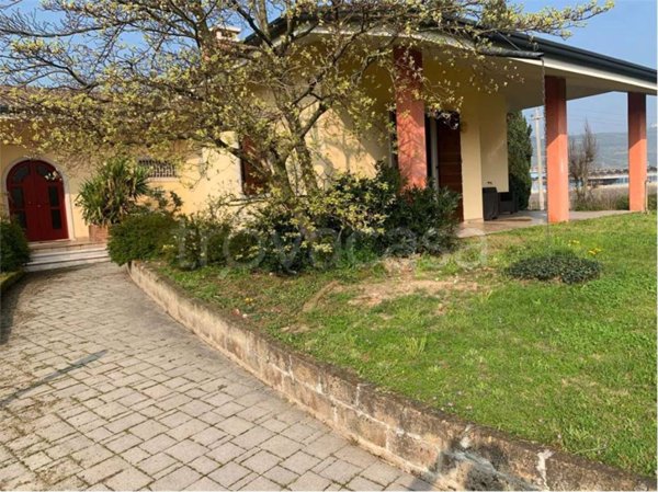 casa indipendente in vendita a Cazzano di Tramigna