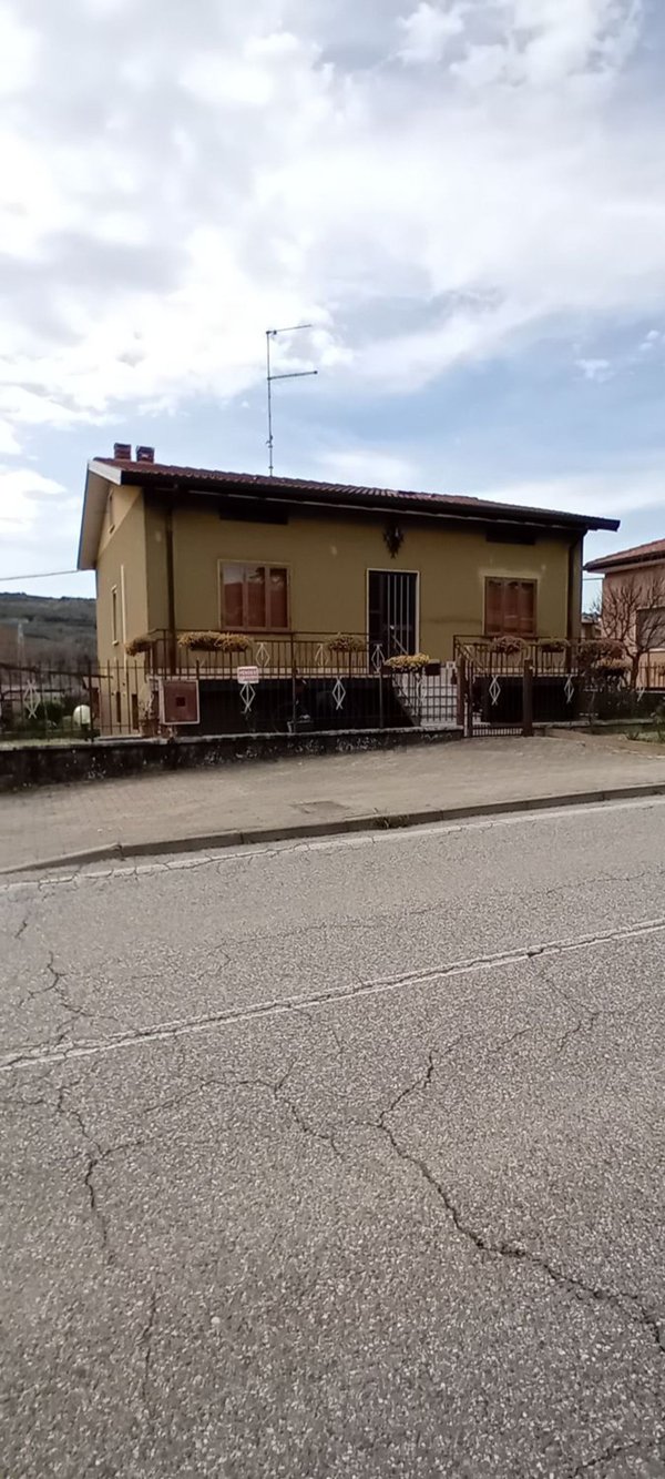 casa indipendente in vendita a Cazzano di Tramigna