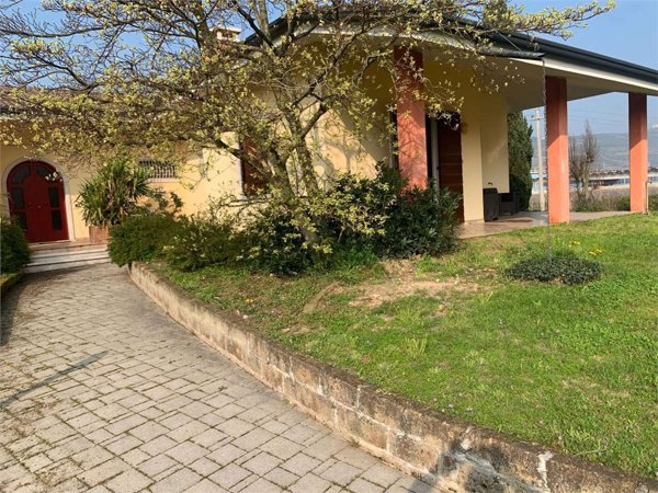 casa indipendente in vendita a Cazzano di Tramigna