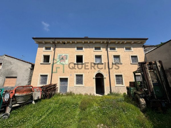casa indipendente in vendita a Cazzano di Tramigna in zona Campiano