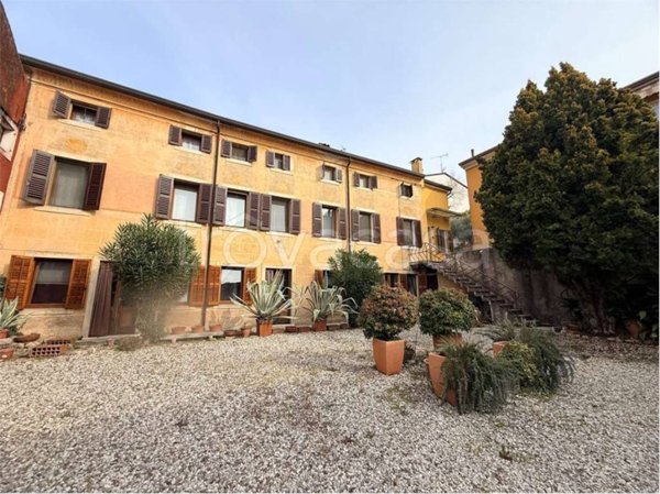 casa indipendente in vendita a Cazzano di Tramigna