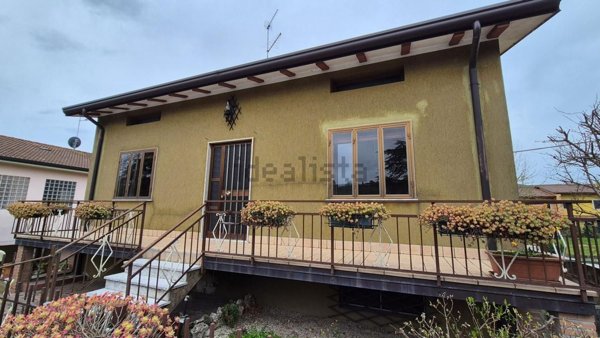 casa indipendente in vendita a Cazzano di Tramigna in zona Costeggiola