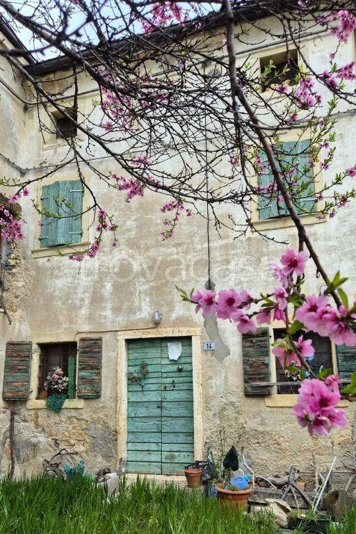 casa indipendente in vendita a Cazzano di Tramigna in zona Campiano