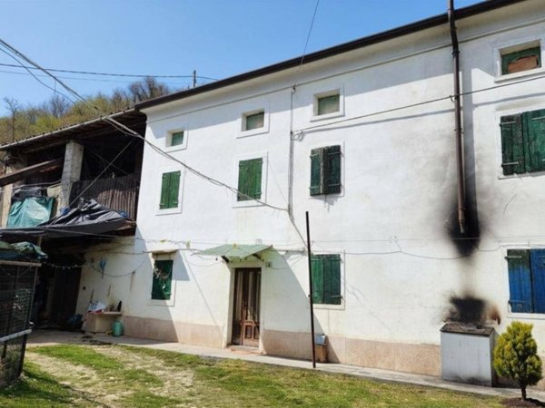 casa indipendente in vendita a Cazzano di Tramigna in zona Campiano