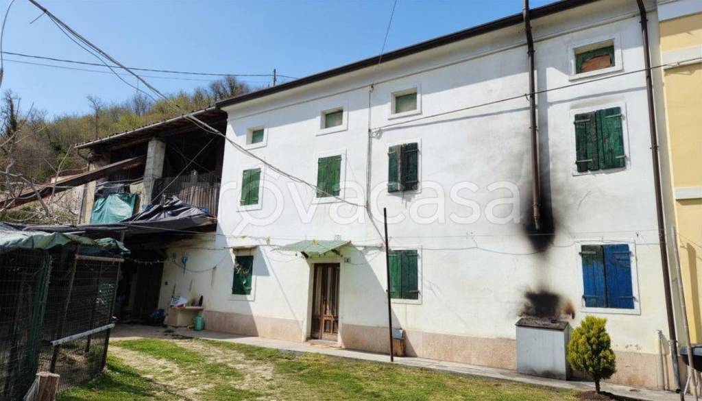 casa indipendente in vendita a Cazzano di Tramigna in zona Campiano