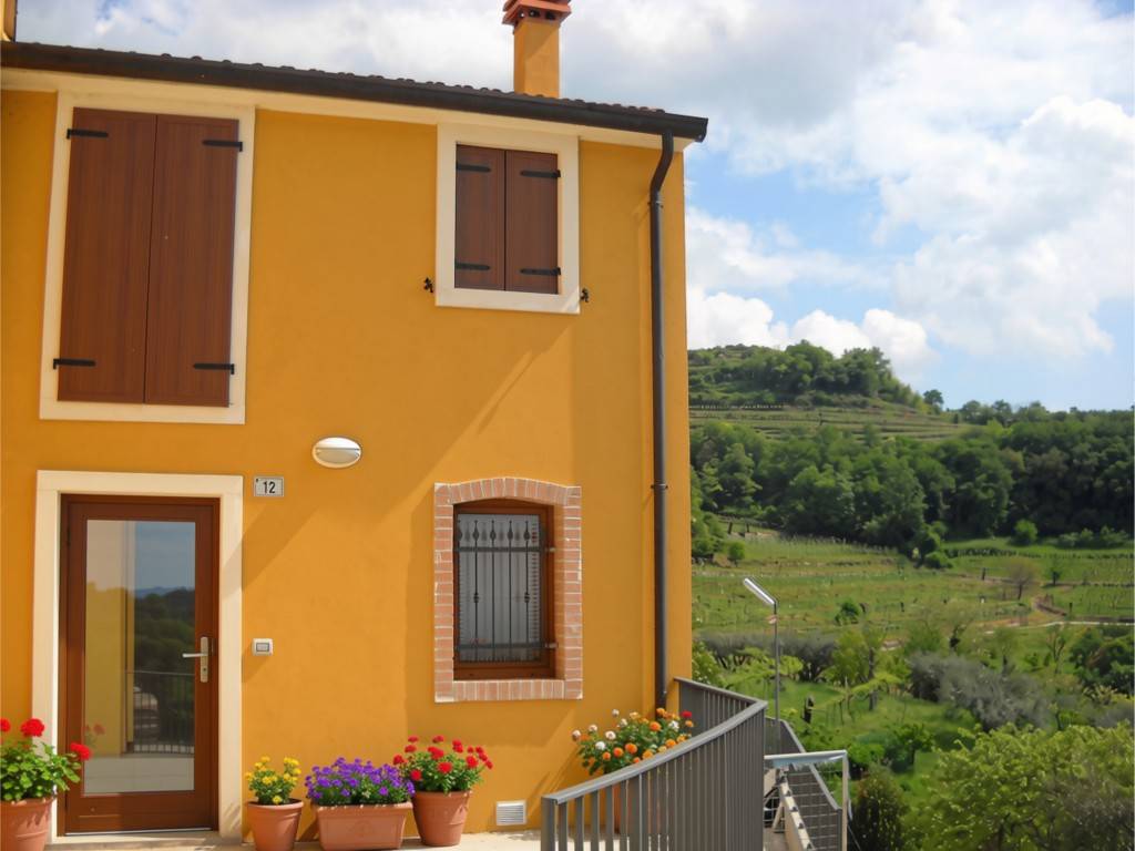 casa indipendente in vendita a Cazzano di Tramigna
