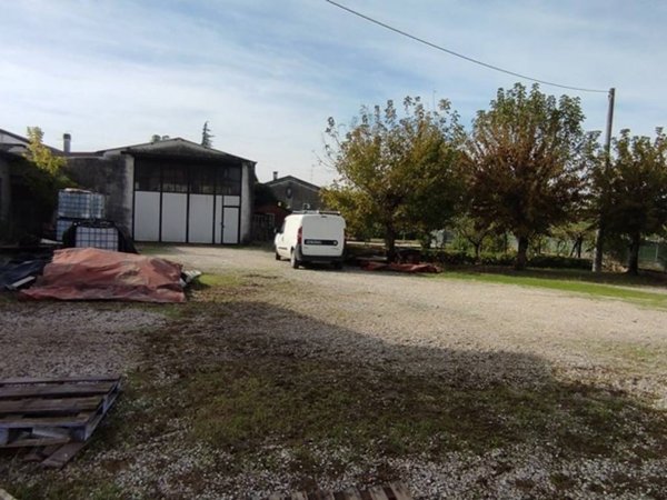 negozio in vendita a Cerea in zona Asparetto