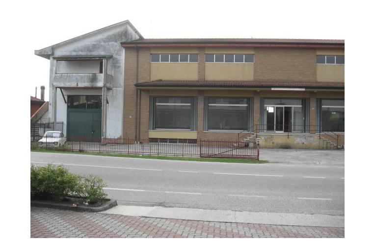 locale commerciale in vendita a Cerea in zona Asparetto