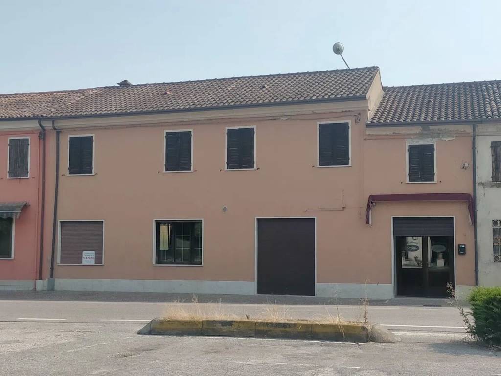 intera palazzina in vendita a Cerea in zona Aselogna