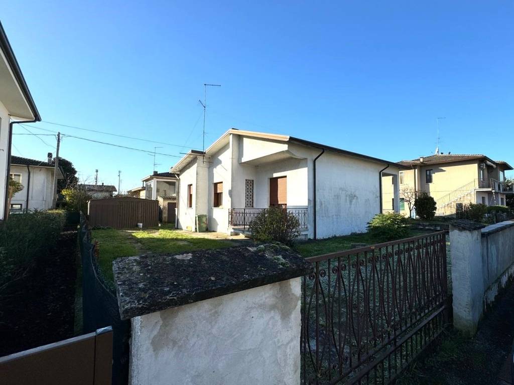 casa indipendente in vendita a Cerea