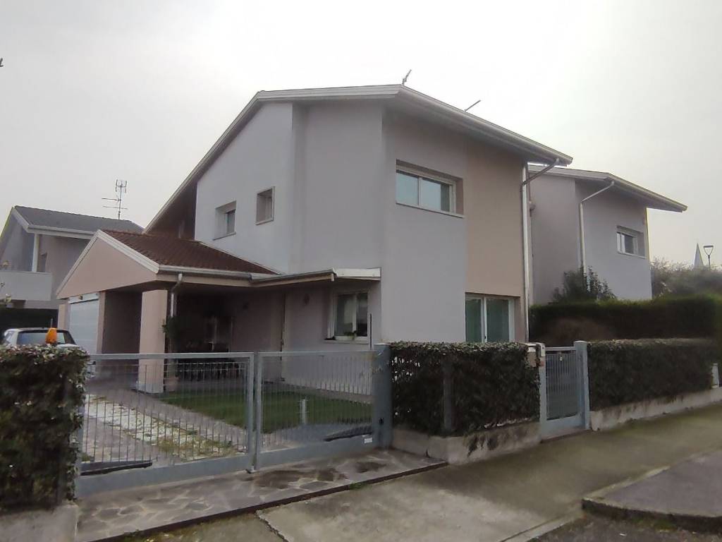 casa indipendente in vendita a Cerea