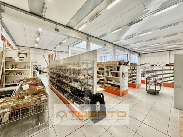 locale commerciale in vendita a Cerea