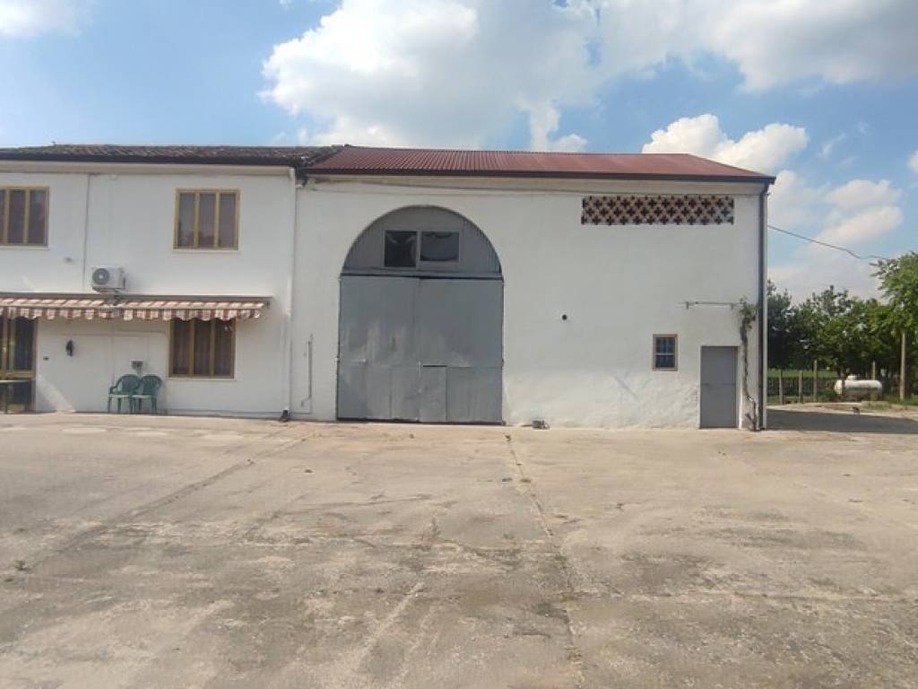 casa indipendente in vendita a Cerea in zona Asparetto