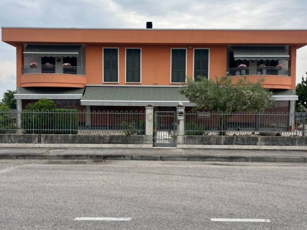 intera palazzina in vendita a Cerea in zona Asparetto