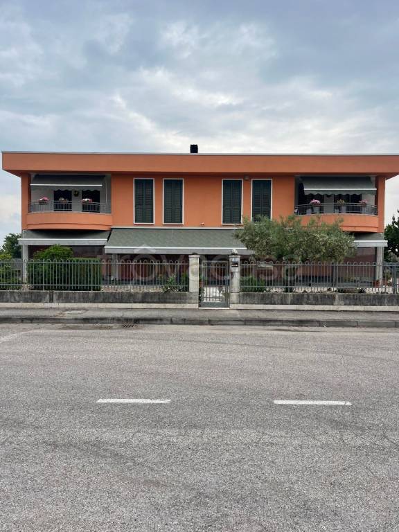 capannone in vendita a Cerea in zona Asparetto