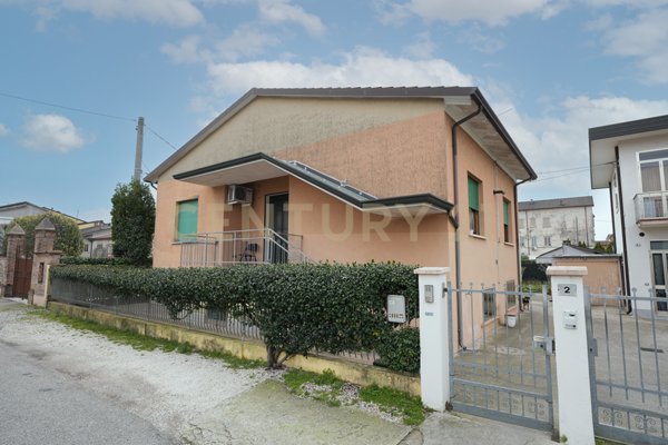 casa indipendente in vendita a Cerea