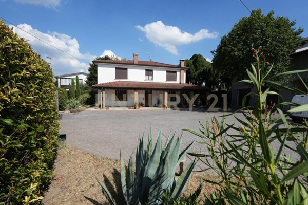casa indipendente in vendita a Cerea in zona Asparetto