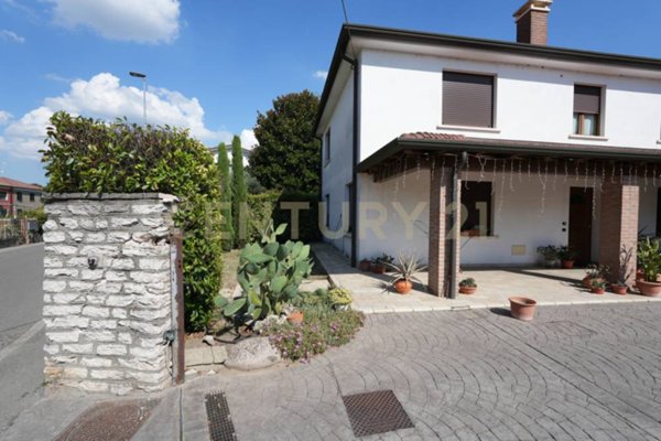 casa indipendente in vendita a Cerea in zona Asparetto