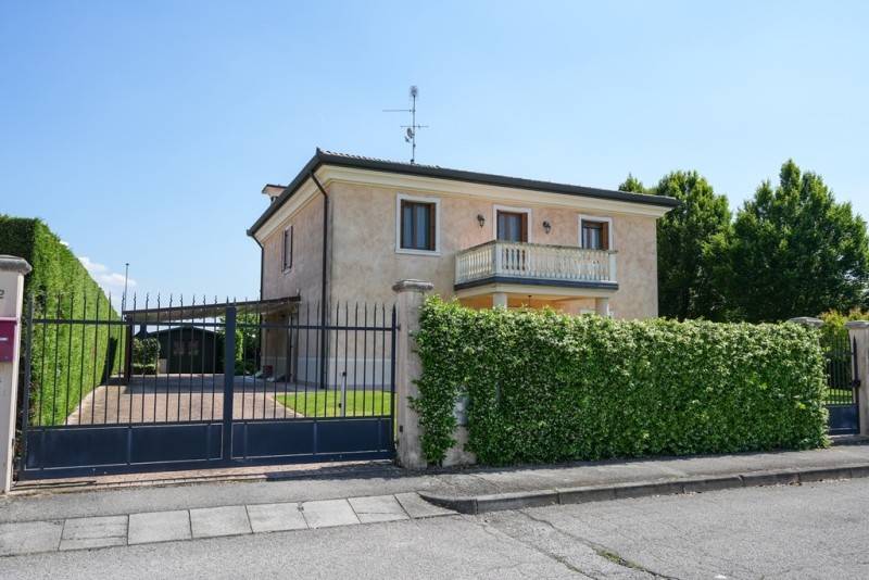 casa indipendente in vendita a Cerea in zona Cherubine