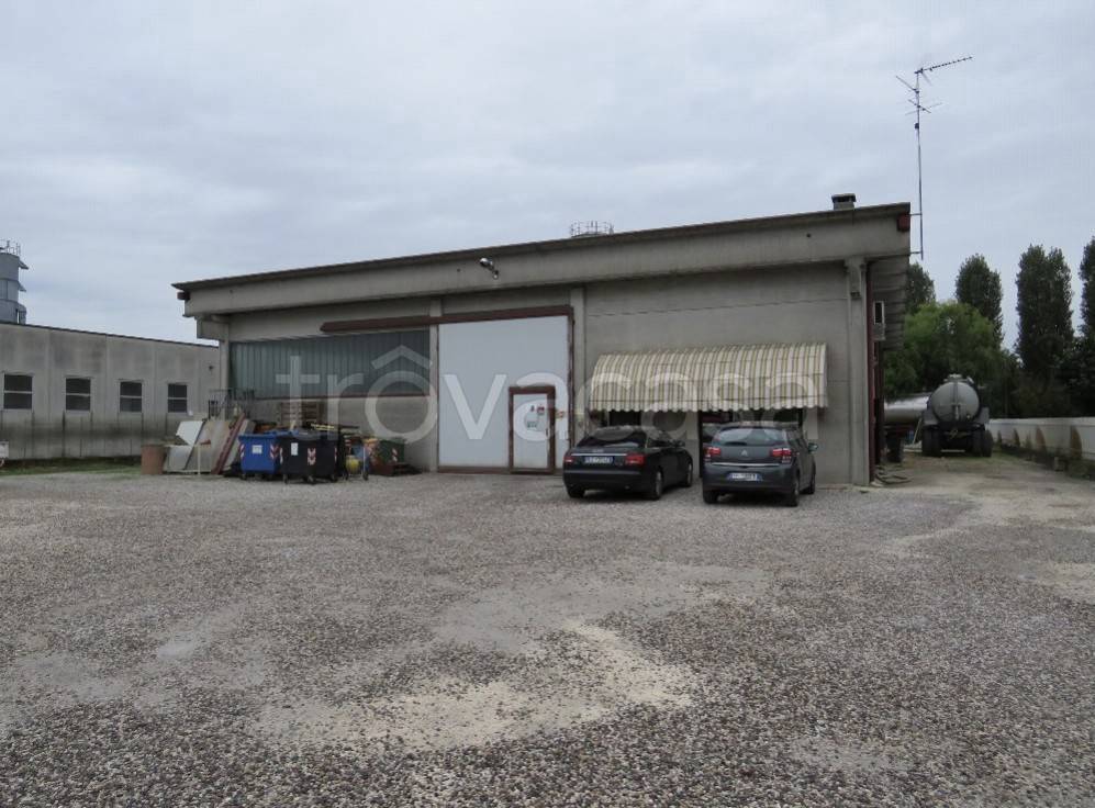 locale commerciale in vendita a Cerea