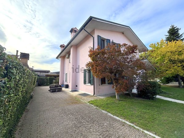 casa indipendente in vendita a Cerea in zona Asparetto