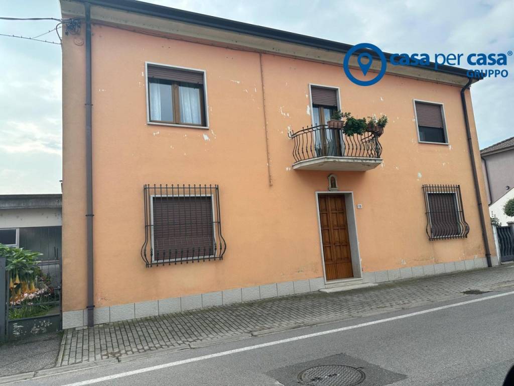 casa indipendente in vendita a Cerea in zona Asparetto