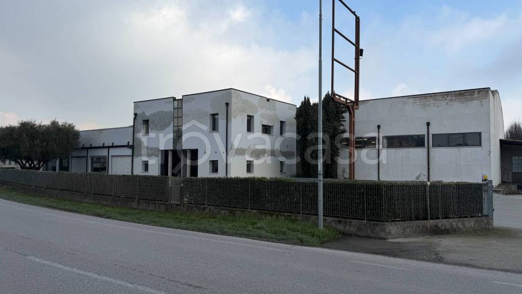 locale commerciale in vendita a Cerea