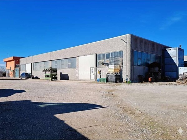 locale commerciale in vendita a Cerea in zona Asparetto