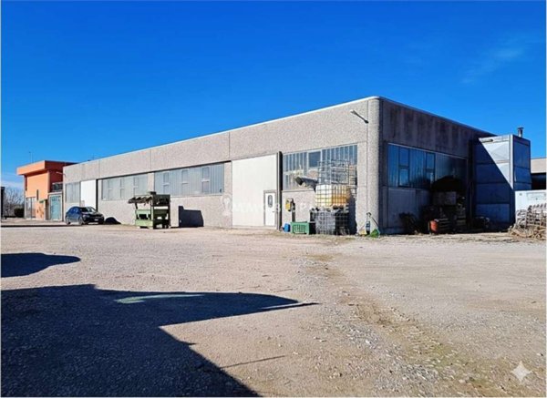 locale commerciale in vendita a Cerea in zona Asparetto