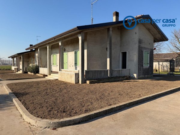 casa indipendente in vendita a Cerea in zona Asparetto