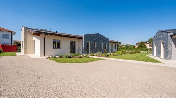 casa indipendente in vendita a Cerea in zona Cherubine