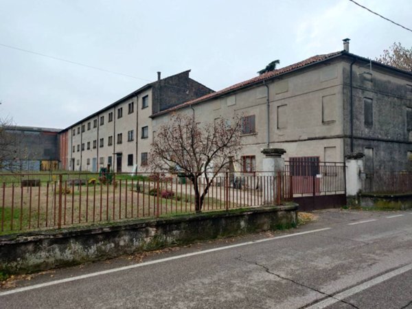 locale commerciale in vendita a Cerea in zona Cherubine