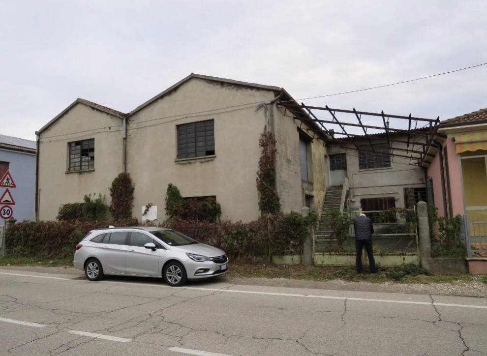 locale commerciale in vendita a Cerea