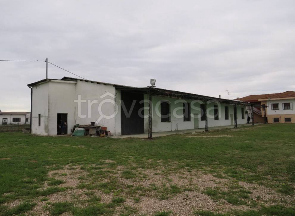 locale commerciale in vendita a Cerea