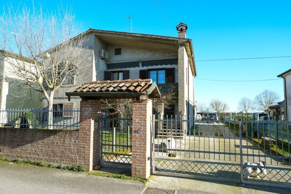 casa indipendente in vendita a Cerea in zona Cherubine