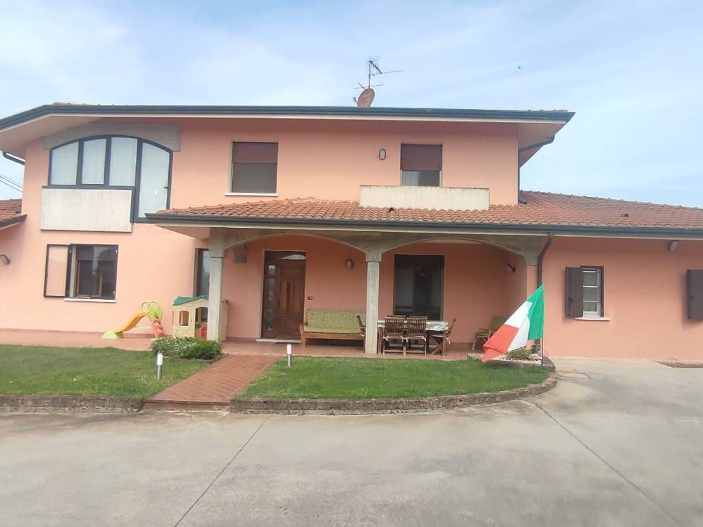 casa indipendente in vendita a Cerea