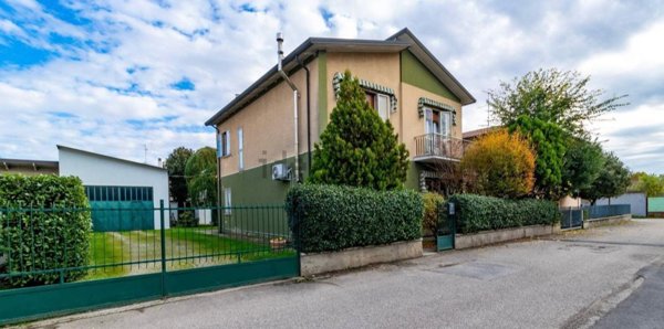 casa indipendente in vendita a Cerea